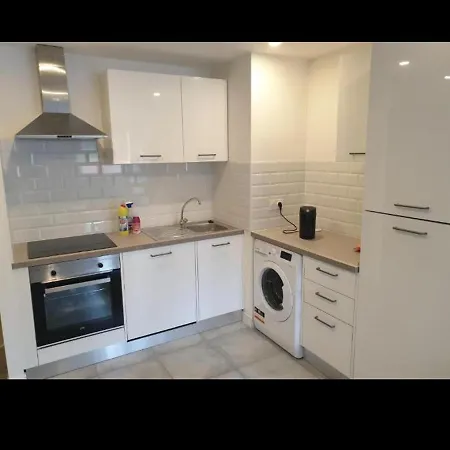 Grand Appartement, 2 Ou 3 Ou 4 Pieces, Tramway Sur Place, Proche Gare Sncf St Augustin 5 Min, Aeroport A 7 Min, Ou Allianz Riviera 10 Min, Palais Nikaia 2 Min , Supermarche Sur Place, Parking Possible Si Disponible Ou Payant A 1000 Metre Apartamento Nice