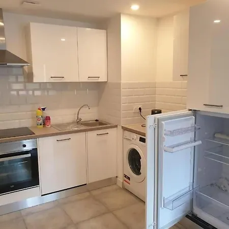 Grand Appartement, 2 Ou 3 Ou 4 Pieces, Tramway Sur Place, Proche Gare Sncf St Augustin 5 Min, Aeroport A 7 Min, Ou Allianz Riviera 10 Min, Palais Nikaia 2 Min , Supermarche Sur Place, Parking Possible Si Disponible Ou Payant A 1000 Metre Appartement