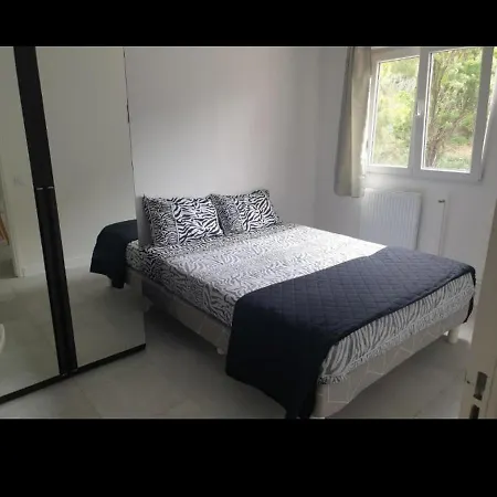 Grand Appartement, 2 Ou 3 Ou 4 Pieces, Tramway Sur Place, Proche Gare Sncf St Augustin 5 Min, Aeroport A 7 Min, Ou Allianz Riviera 10 Min, Palais Nikaia 2 Min , Supermarche Sur Place, Parking Possible Si Disponible Ou Payant A 1000 Metre Appartement *