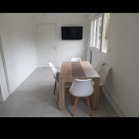 Grand Appartement, 2 Ou 3 Ou 4 Pieces, Tramway Sur Place, Proche Gare Sncf St Augustin 5 Min, Aeroport A 7 Min, Ou Allianz Riviera 10 Min, Palais Nikaia 2 Min , Supermarche Sur Place, Parking Possible Si Disponible Ou Payant A 1000 Metre Appartement *