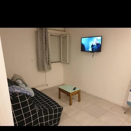 Grand Appartement, 2 Ou 3 Ou 4 Pieces, Tramway Sur Place, Proche Gare Sncf St Augustin 5 Min, Aeroport A 7 Min, Ou Allianz Riviera 10 Min, Palais Nikaia 2 Min , Supermarche Sur Place, Parking Possible Si Disponible Ou Payant A 1000 Metre Apartamento Nice